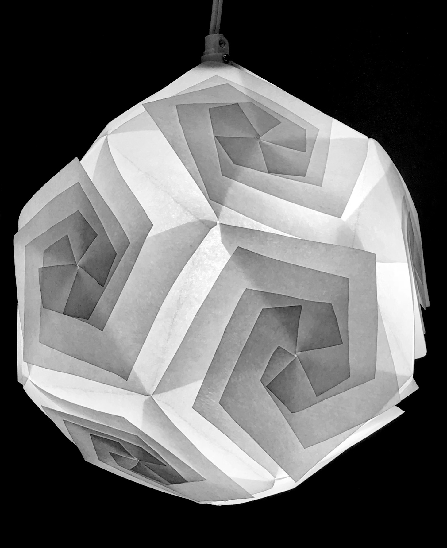 Lamp with overlapping interlocked tabs overlapping-extensions